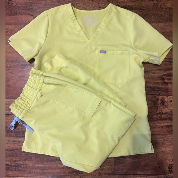 Figs Other - FIGS Citrine Scrubs Set-Med Top/Lg Jogger EUC
